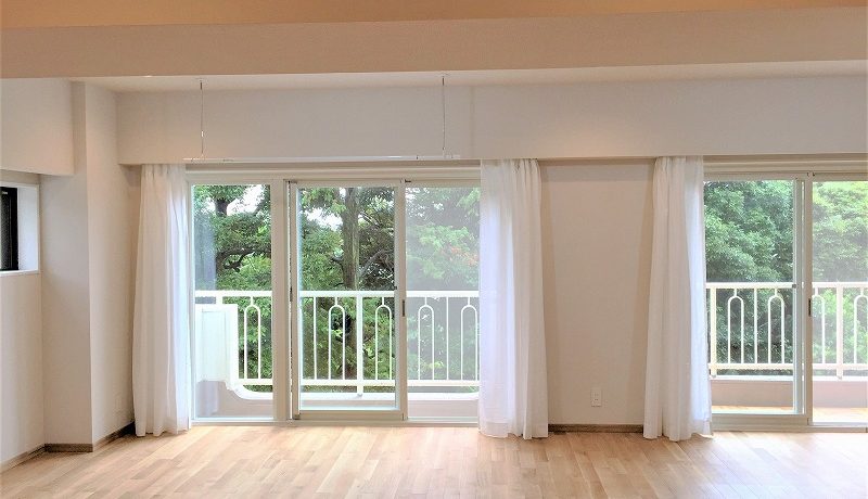 無垢材の床暖フローリングを採用。収納抜群の温もりを感じる家 無垢材の床暖フローリングを採用。収納抜群の温もりを感じる家