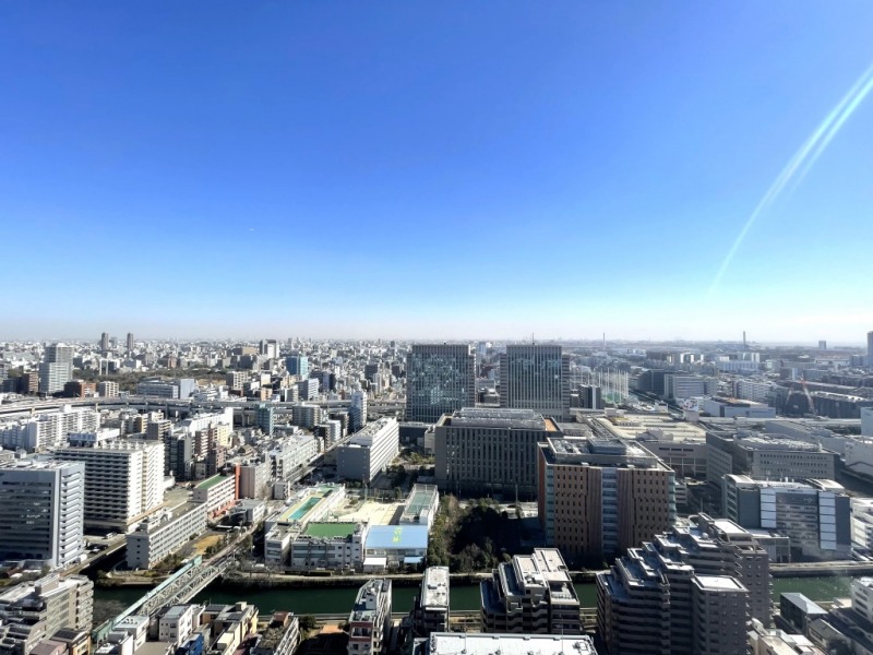 【住戸からの眺望】東側の窓からは葛西臨海公園方面が一望できます。その奥には、東京ディズニーリゾートまで望め、夜には花火も愉しめます。