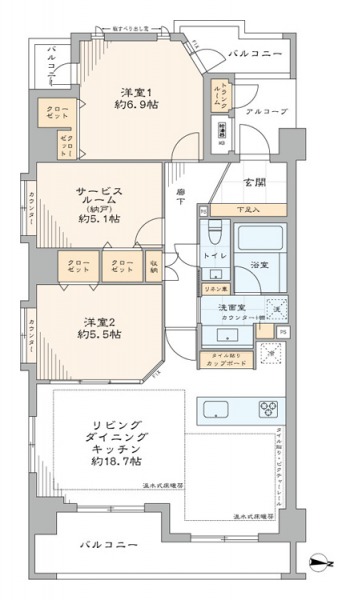 【間取り:3LDK】専有面積82.11㎡、バルコニー面積9.84㎡。床暖房付きの約18.7帖のリビングダイニングキッチンに、約6.9帖・約5.5帖の洋室、約5.1帖のサービスルームがあり、それぞれにクローゼットを備えています。2面バルコニー、3方角部屋の陽当たり良好な住戸です。ユナイテッドアローズ社監修リノベーションです。