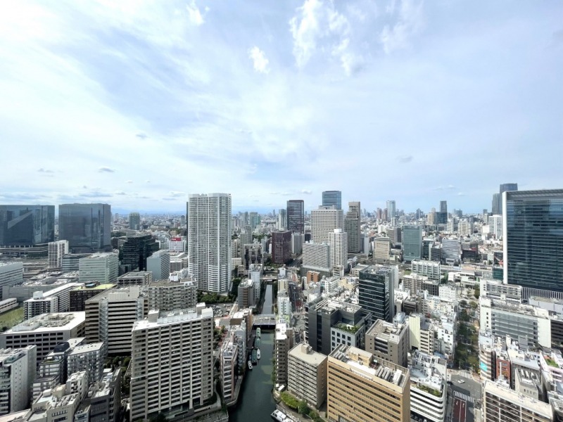 【住戸からの眺望】41階の高層階は、視線を遮るものもなく、空も広く仰げ開放感溢れる圧巻の眺望です。港区の街並みを一望できます。