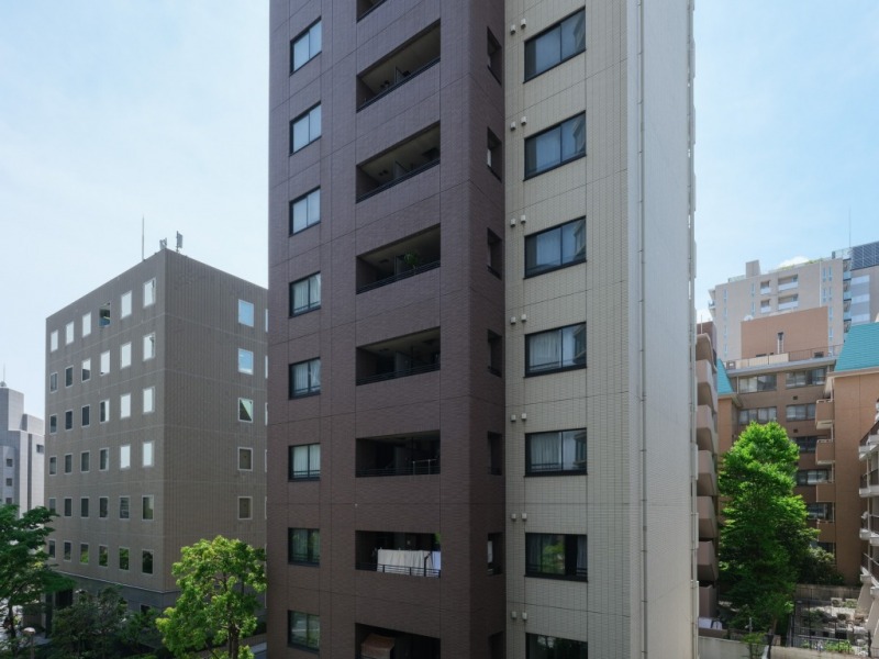 【住戸からの眺望】敷地にゆとりがある為、前面の建物までも距離が保たれ、広い空も仰げる眺望です。