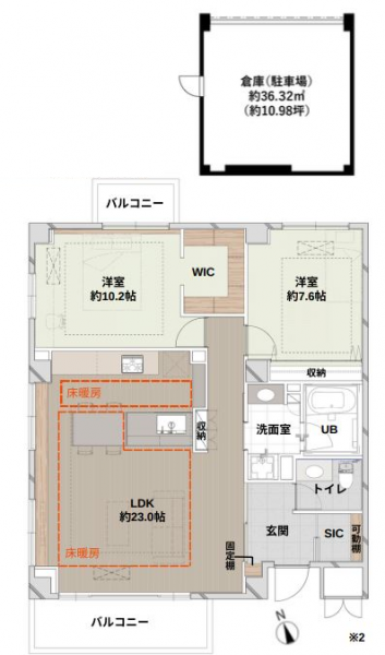 【間取り:2LDK】専有面積91.55㎡、バルコニー面積9.75㎡。床暖房付きの約23.0帖のリビングダイニングキッチンに、ウォークインクローゼット付きの約10.2帖、クローゼット付きの約7.6帖の洋室があります。土間玄関にはシューズインクローゼットを備えています。専用使用権付きの倉庫兼駐車場は車約2台分の約36.32㎡あります。リビングが南西向きの3方角住戸で、陽当たり良好な住戸です。