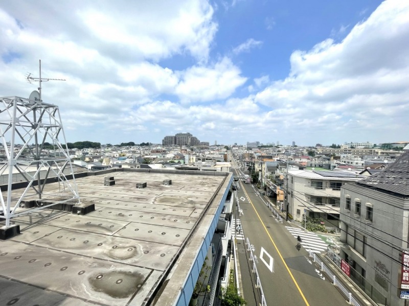 【住戸からの眺望】こちら側も遠くまで抜け、見晴らしの良い眺望です。多くの採光を取り込みます。