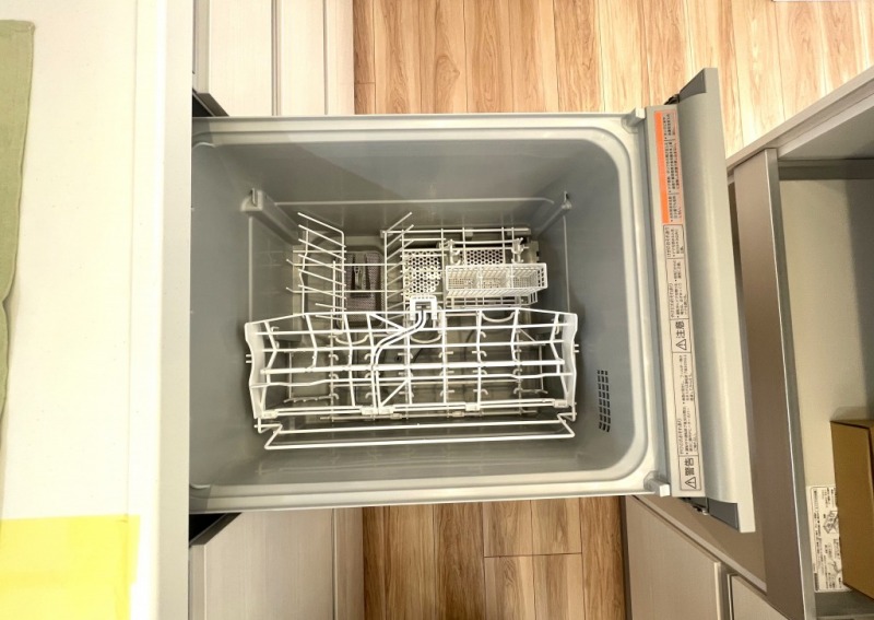 【キッチン:食洗機】ビルトイン食器洗浄乾燥機付きで節水効果もあり、家事の負担軽減も期待できます。