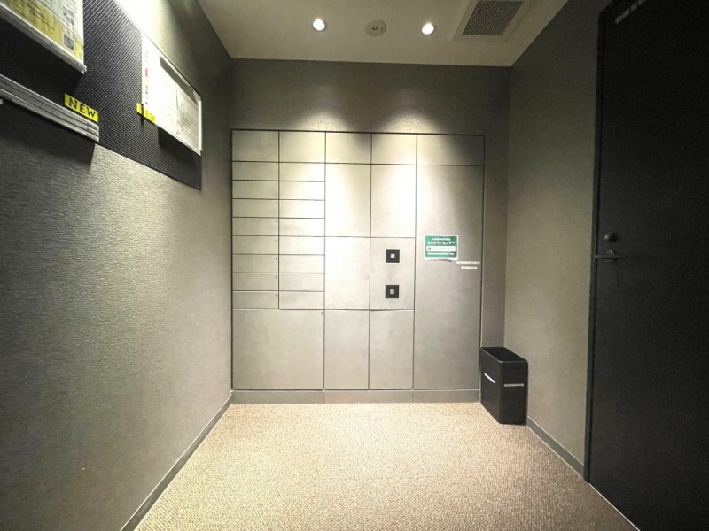 【宅配ボックス】宅配ボックスが設けられており、不在時でも配達時間を気にすることなく、対面もせずいつでも荷物が受け取れます。