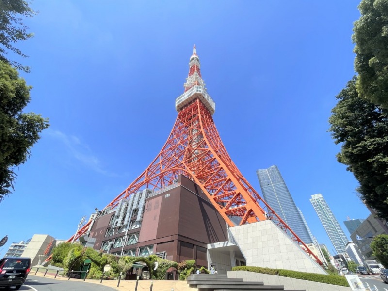 【東京タワー：徒歩23分】東京タワーを眺めながら、ウォーキングやジョギングなども愉しめます。芝公園も隣接し、都心で季節折々の自然を感じられます。