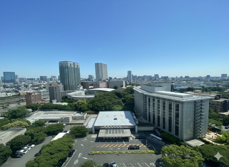 【住戸からの眺望】眼下は、「八芳園」と「明治学院大学」のキャンパスのグリーンと大空が広がり、開放感溢れる爽快な眺望です。