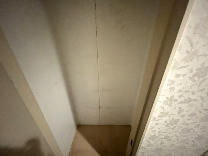 【トランクルーム】トランクルームもあり、室内には持ち込みにくいアウトドアアイテムやベビーカーなどを収納するのに便利です。