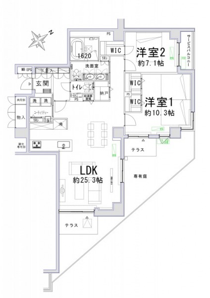 【間取り:2LDK】専有面積105.36㎡、バルコニー面積7.92㎡、専用庭面積18.74㎡。約25.3帖のリビングダイニングキッチンに、約10.3帖と約7.1帖の洋室があり、それぞれにウォークインクローゼットを備え、廊下に納戸、玄関にはシューズクローゼットを備えており、収納も充実した2LDKです。1620サイズのゆったりとしたバスルーム、ツインボウルの洗面台、トイレが2か所、スロップシンク付きのユーティリティルームと水回りもゆとりある造りとなっています。南東と北東向きの陽当たり良好な角住戸。専用使用権付駐車場もあります。