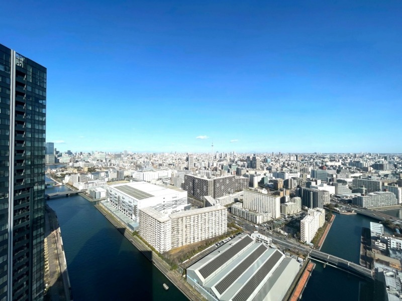 【住戸からの眺望】進化し続ける街並みに、水辺の潤いを感じながら広い空を仰げる、都心のベイエリア&タワーマンション高層階ならではの爽快感のあるパノラマビューです。