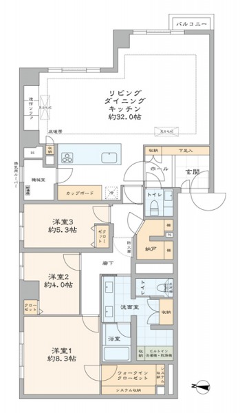 【間取り:3LDK】専有面積133.65㎡、バルコニー面積1.54㎡。床暖房敷設の約32.0帖のリビングダイニングキッチンに、ウォークインクローゼット付きの約8.3帖、クローゼット付きの約5.3帖と約4.0帖の洋室があります。洗面室に大き目の収納、廊下に納戸もあり収納も充実しています。2面採光のある角住戸です。