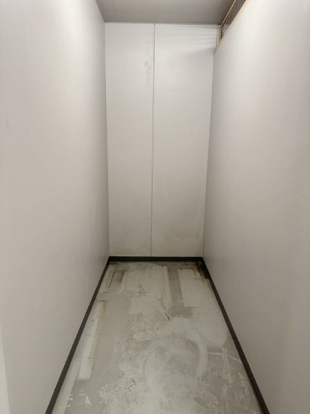 【トランクルーム】トランクルームもあり、室内には持ち込みにくいアウトドアアイテムやベビーカーなどを収納するのに便利です。