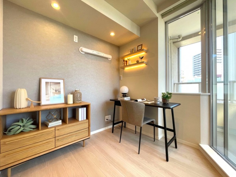 【洋室3:約3.8帖】お部屋の出入口はシームレスなガラス引き戸で、お互いの部屋の採光を共有できます。開放的な空間が広がり、フレキシブルに利用でき、お部屋全体もさらに広く感じさせます。