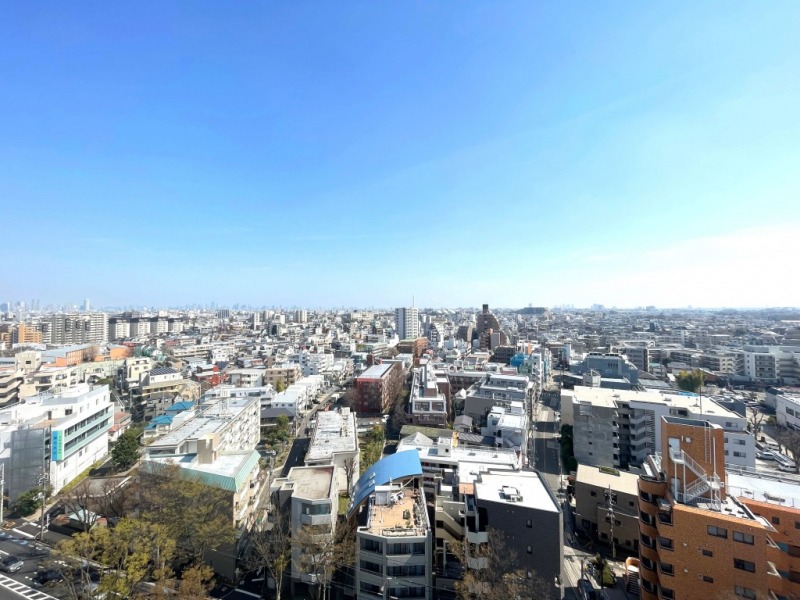 【住戸からの眺望】目線を遮るものはなにもない爽快なパノラマビューで、抜けた開放感があり、都心部の高層ビル群まで望めます。夜は一面に広がる灯りの美しい夜景も愉しめます。