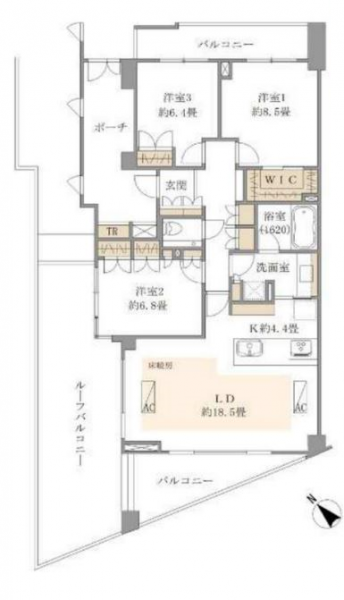 【間取り:3LDK】専有面積103.45㎡、バルコニー面積19.25㎡。床暖房付きの約18.5帖のリビングダイニングに約4.4帖のキッチン。ウォークインクローゼット付きの約8.5帖、クローゼット付きの約6.8帖・約6.4帖の洋室があり、廊下に収納、玄関にシューズクローゼット、玄関ポーチにトランクルームも備え、収納も豊富です。1620サイズのバスルーム、専用手洗いスペース付きのトイレなど、水回りにもゆとりがあります。陽当たり・眺望良好な最上階の南西と北西向き角住戸です。