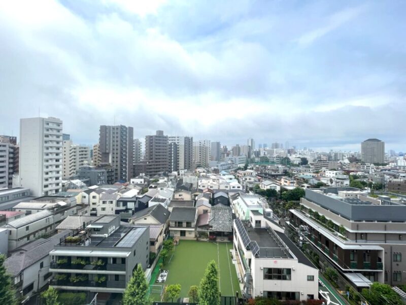 【住戸からの眺望】目線を遮るものはなにもない爽快なパノラマビューで、抜けた開放感があり、都心部の高層ビル群まで望めます。
