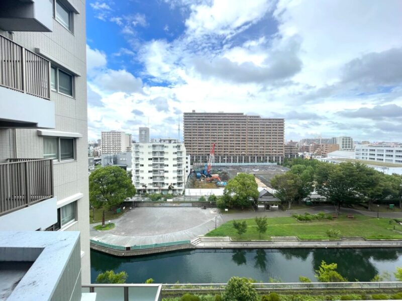 【住戸からの眺望】こちら側はリバー＆グリーンビューの開放感のある眺望です。