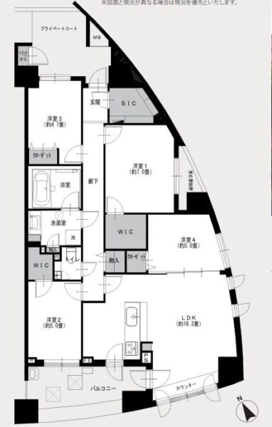 【間取り:4LDK】専有面積94.48㎡(トランクルーム面積0.55㎡)、バルコニー面積10.60㎡、プライベートコート面積9.82㎡。約16.3帖のリビングダイニングキッチンに、ウォークインクローゼット付きの約7.0帖と約5.0帖、クローゼット付きの約5.0帖と約4.7帖の洋室があります。リビング収納、廊下収納、玄関にシューズインクローゼット、プライベートコートにトランクルーム備え、収納も豊富です。陽当たり良好な南東向き角住戸です。
