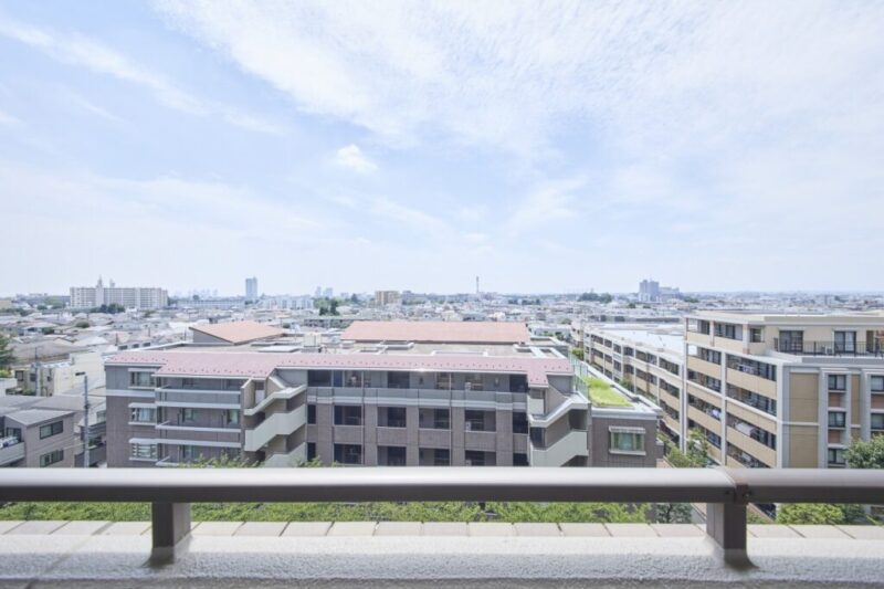 【住戸からの眺望】なにも遮るものはなく遠くまで抜けていて、空色の移ろいも感じられる開放感たっぷりの圧巻のパノラマビューです。