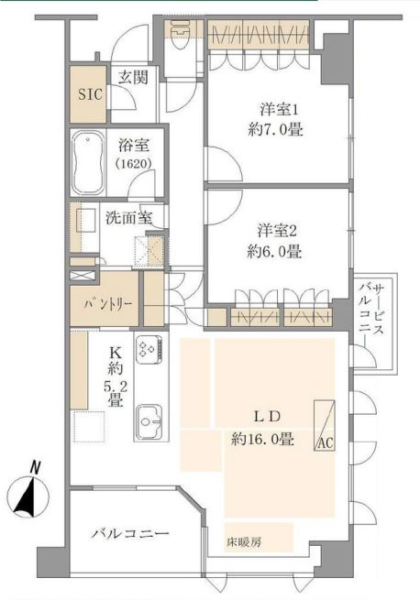 【間取り：2LDK】専有面積82.67㎡、バルコニー面積6.17㎡。床暖房敷設の約16.0帖のリビングダイニングにパントリー付きの約5.2帖のキッチン。約7.0帖・約6.0帖の洋室がありそれぞれにクローゼット、廊下に収納、玄関にシューズインクローゼットを備えています。1620サイズのバスルームや専用手洗いスペース付きのトイレなど、水回りにもゆとりがあります。陽当たり良好な南東向き住戸です。