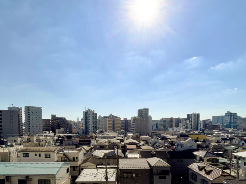 【住戸からの眺望】空も広く空色の移ろいも感じられる開放感たっぷりの圧巻のパノラマビューです。