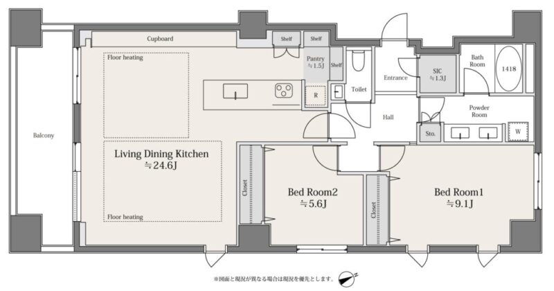 【間取り：2LDK】専有面積92.09㎡。床暖房付きの約24.6帖のリビングダイニングキッチン。約9.1帖と約5.6帖の洋室があり、それぞれにクローゼットを備え、キッチンに約1.5帖のパントリーや収納、洗面室にリネン庫、玄関にシューズクインクローゼットを備えています。陽当たり良好な南東角住戸です。
